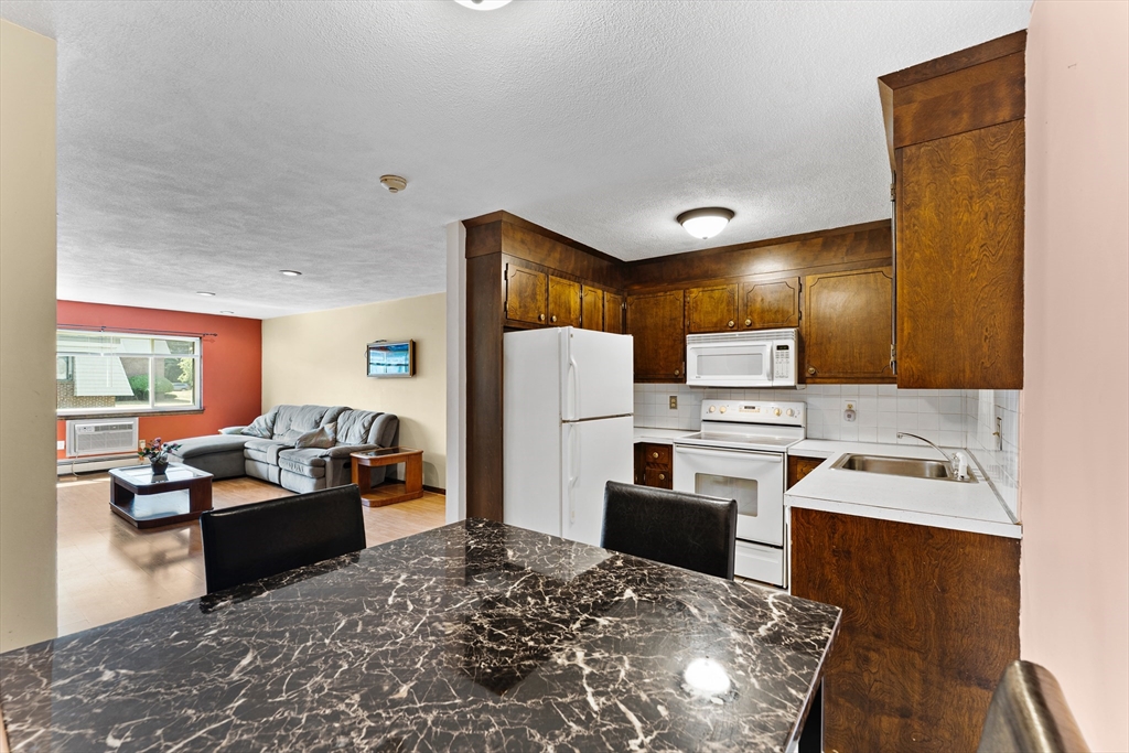 1 Hallmark Gardens, Unit 8 Burlington, MA 01803 - Photo 8 of 30