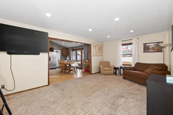 $189,000 | 213 1st Street East, Hunter, ND 58048