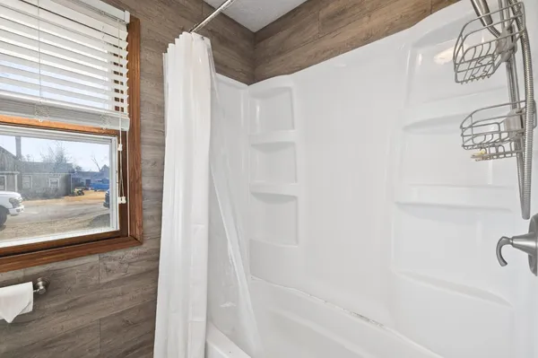 $189,000 | 213 1st Street East, Hunter, ND 58048