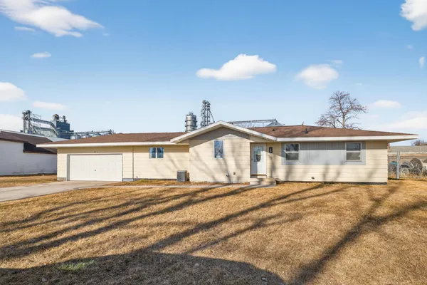 $189,000 | 213 1st Street East, Hunter, ND 58048