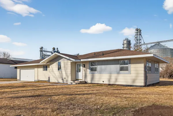 $189,000 | 213 1st Street East, Hunter, ND 58048