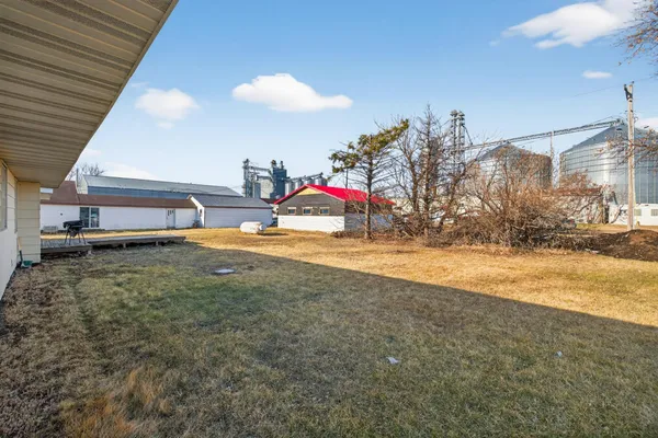 $189,000 | 213 1st Street East, Hunter, ND 58048