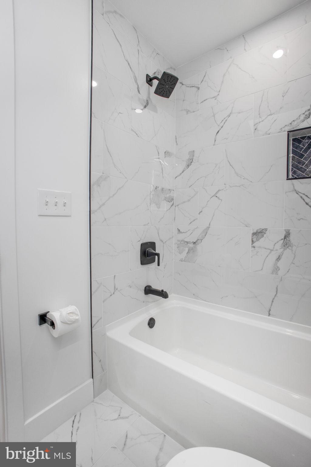 702 19th Street Northeast Washington, DC 20002 - Photo 22 of 38 a bathroom with a bathtub