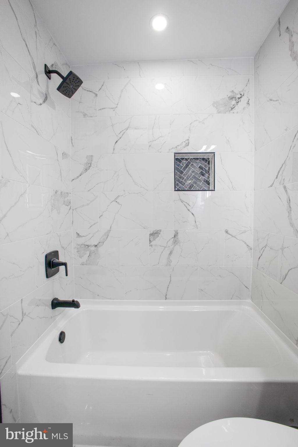 702 19th Street Northeast Washington, DC 20002 - Photo 23 of 38 a bathroom with a bathtub