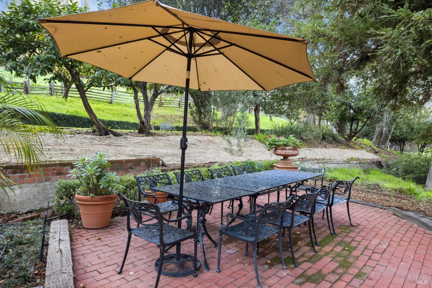 42-50 Grove Street San Rafael, CA 94901 - Photo 14 of 52 Grounds- dining under the stars