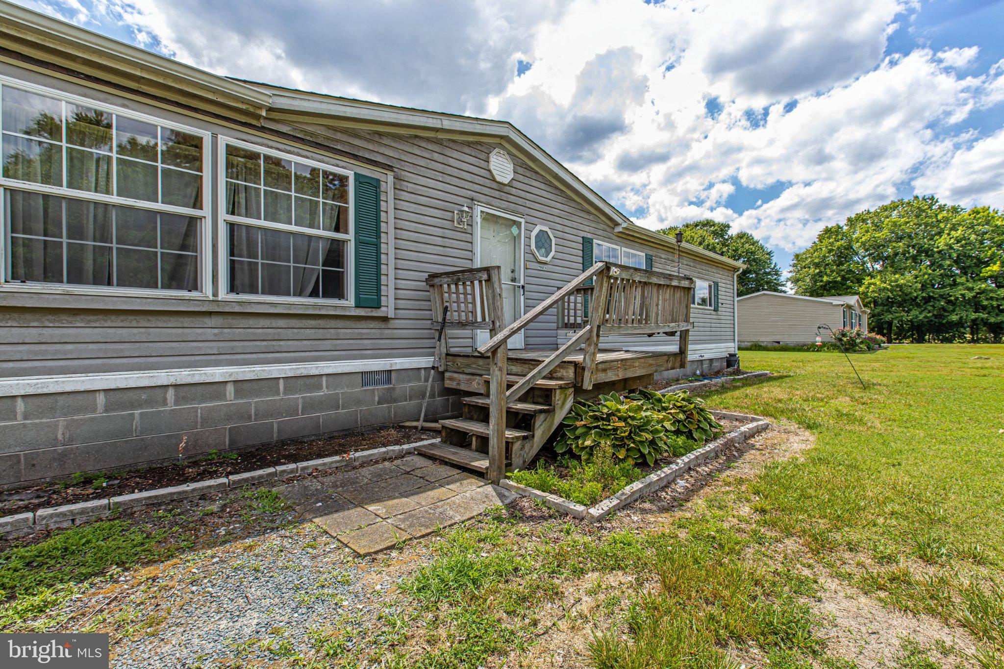 27864 Layton Road Laurel, DE 19956 - Photo 6 of 27 Charming home with inviting entryway.