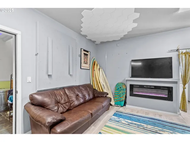 $735,000 | 579 South Schooner Creek Road, Lincoln City, OR 97367