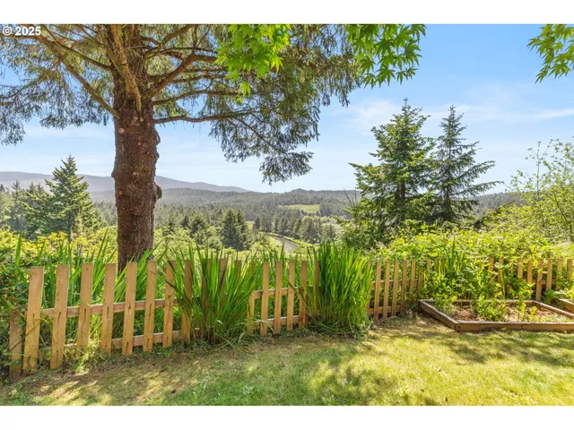 $735,000 | 579 South Schooner Creek Road, Lincoln City, OR 97367