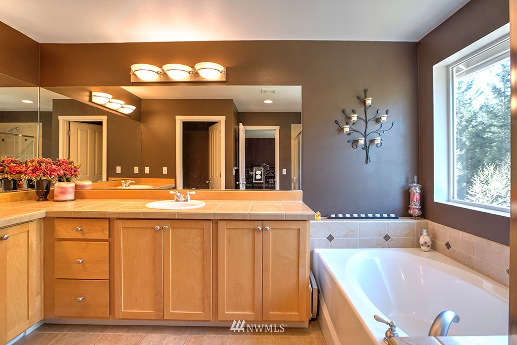 27831 Maple Ridge Way Southeast Maple Valley, WA 98038 - Photo 16 of 22