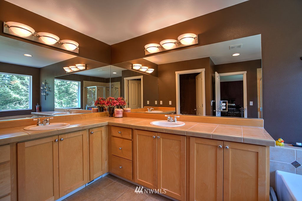 27831 Maple Ridge Way Southeast Maple Valley, WA 98038 - Photo 17 of 22