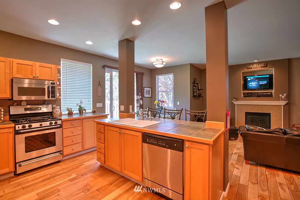 27831 Maple Ridge Way Southeast Maple Valley, WA 98038 - Photo 7 of 22
