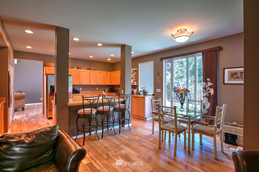 27831 Maple Ridge Way Southeast Maple Valley, WA 98038 - Photo 9 of 22
