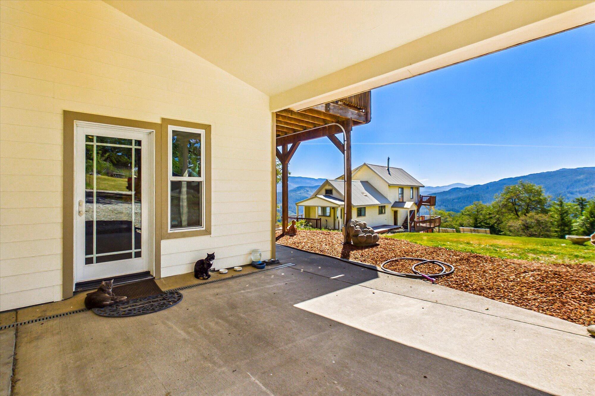101 Gasline Road Bridgeville, CA 95526 - Photo 4 of 51