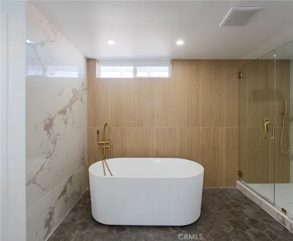 $2,395,000 | 9562 Rockpoint Drive, Huntington Beach, CA 92646