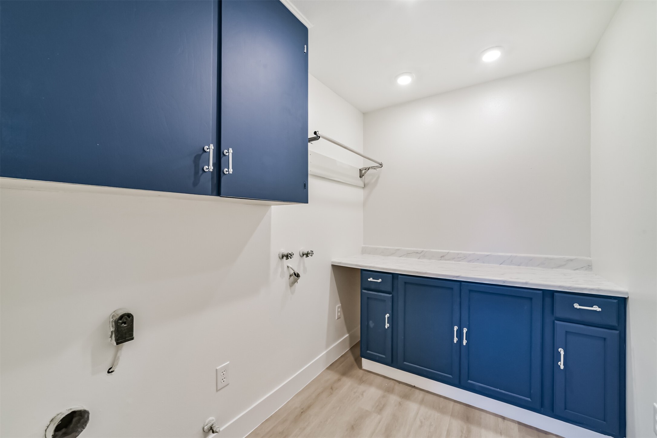 5403 Croix Road Manvel, TX 77578 - Photo 18 of 25 Spacious utility room with plenty of cabinet storage, folding counter space and room for organization.