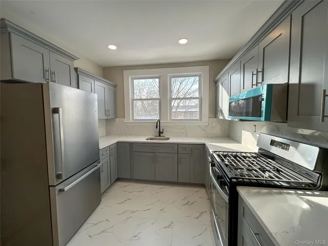 $2,700 | 51 Park Avenue, Unit 2, Poughkeepsie, NY 12603