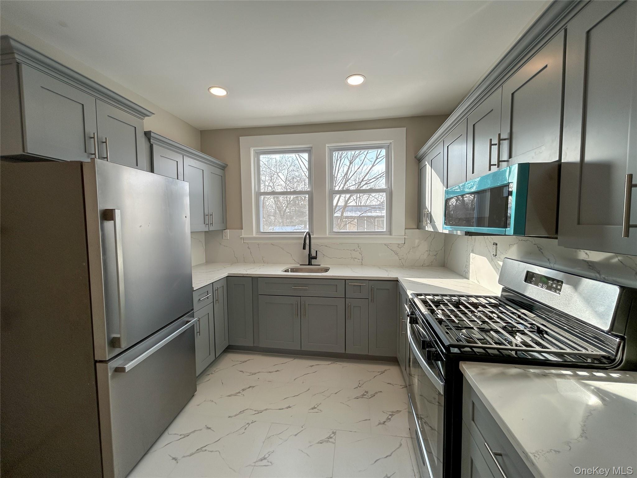 51 Park Avenue, Unit 2 Poughkeepsie, NY 12603 - Photo 2 of 11