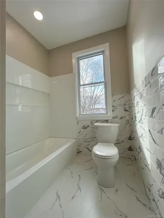 $2,500 | 51 Park Avenue, Unit 2, Poughkeepsie, NY 12603