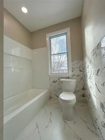 $2,700 | 51 Park Avenue, Unit 2, Poughkeepsie, NY 12603