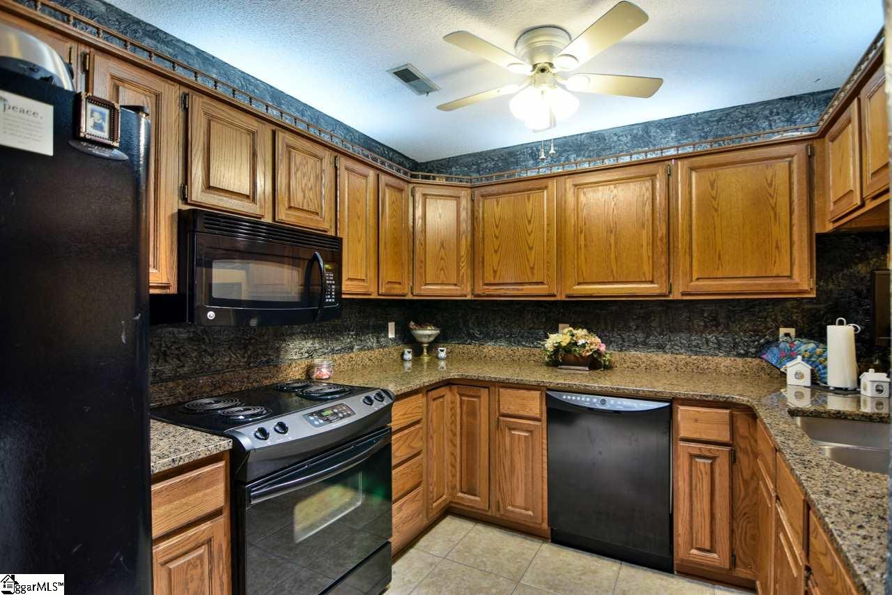 529 Bluebird Lane Greer, SC 29650 - Photo 3 of 30 Gallery Image 3