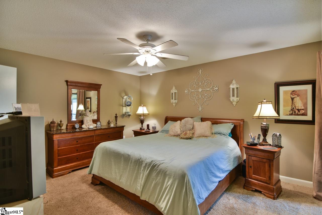 529 Bluebird Lane Greer, SC 29650 - Photo 4 of 30 Gallery Image 4