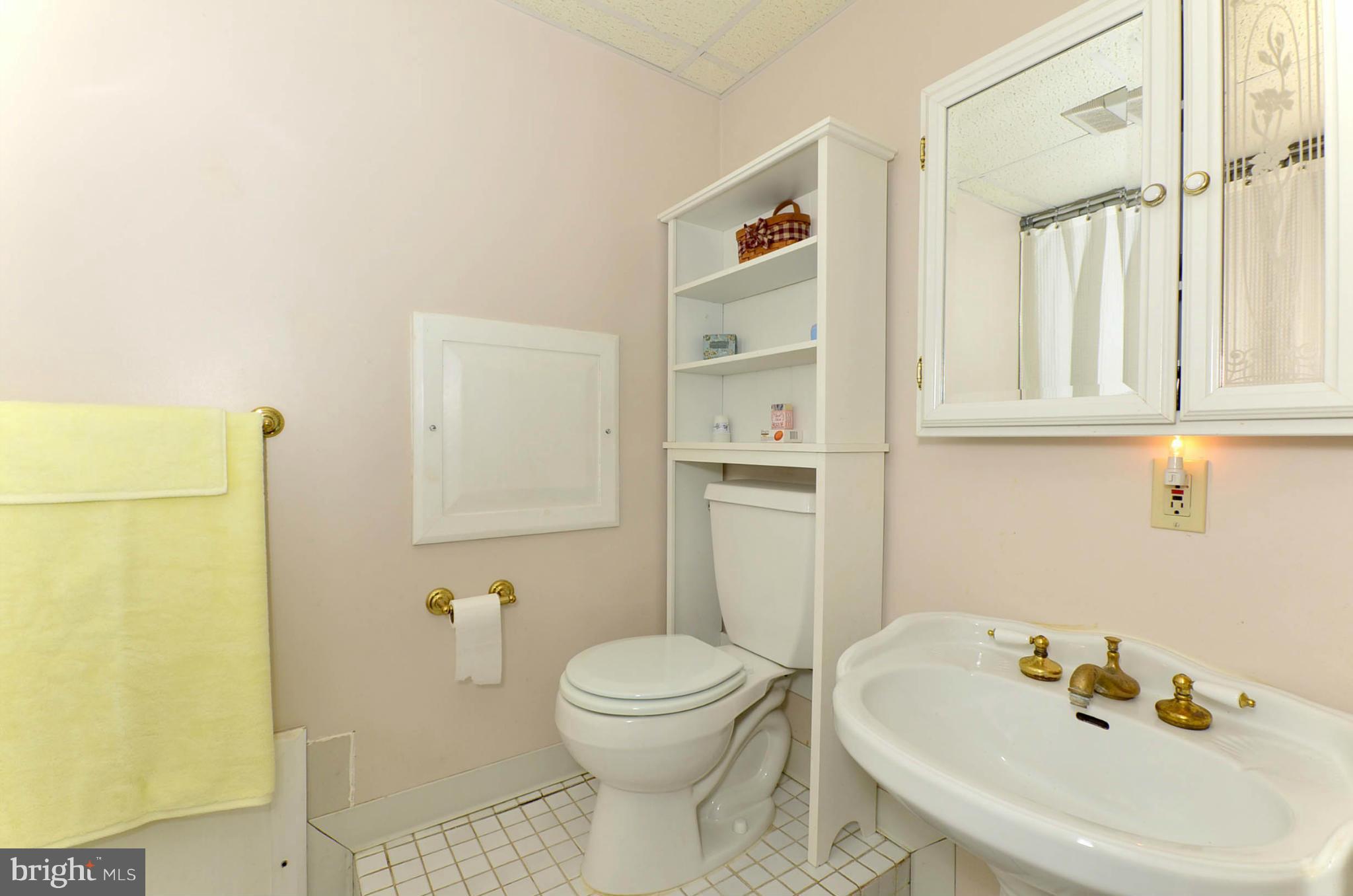 8711 Oakleigh Road Baltimore, MD 21234 - Photo 11 of 30 Bath