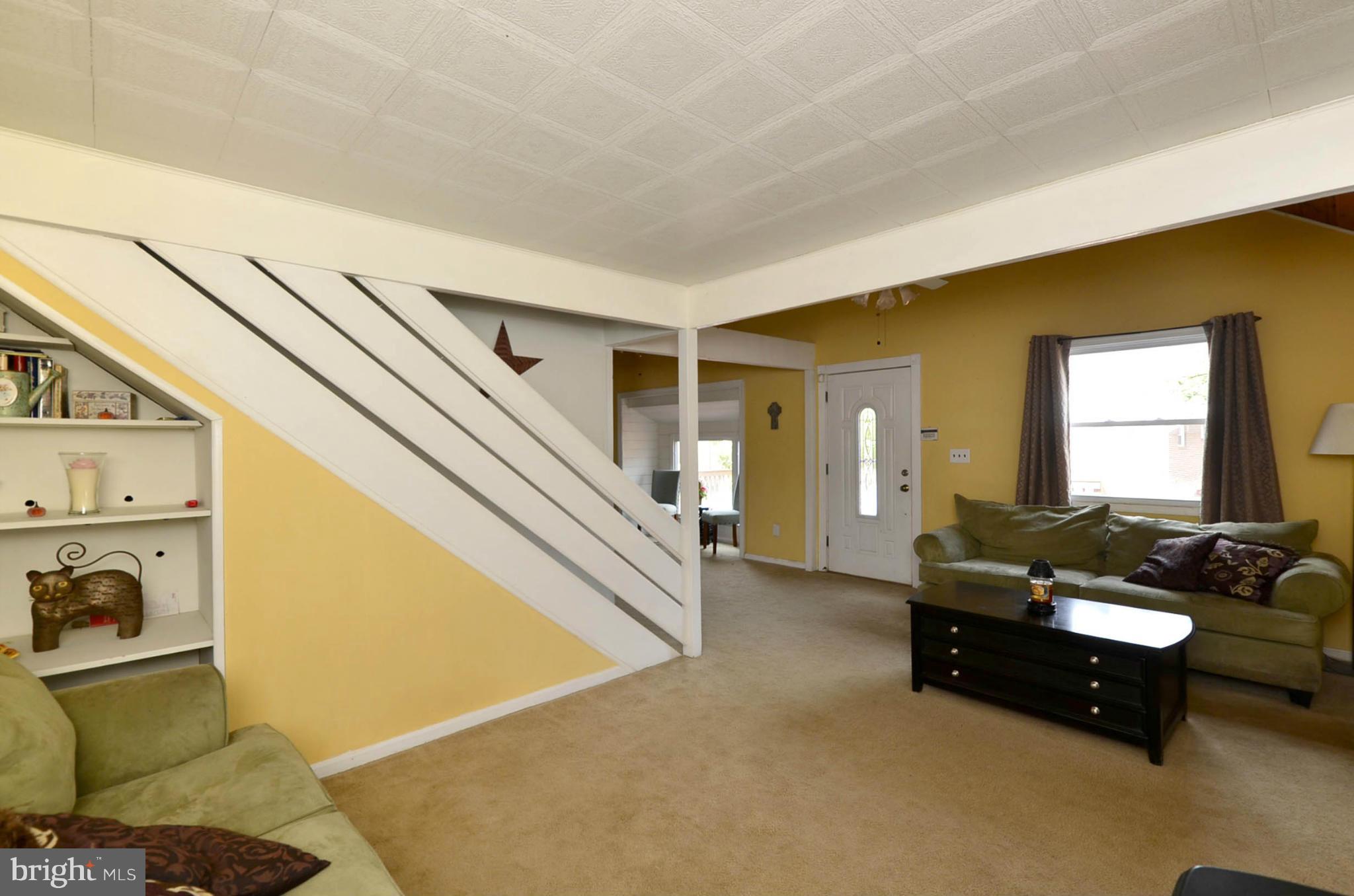 8711 Oakleigh Road Baltimore, MD 21234 - Photo 5 of 30 Living Room