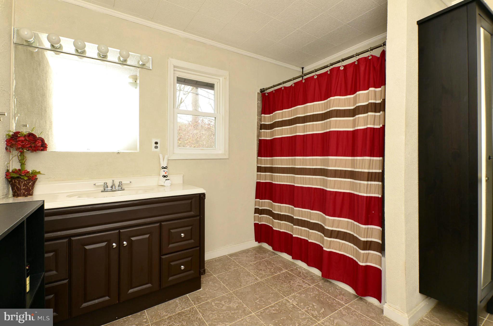 8711 Oakleigh Road Baltimore, MD 21234 - Photo 10 of 30 Bath