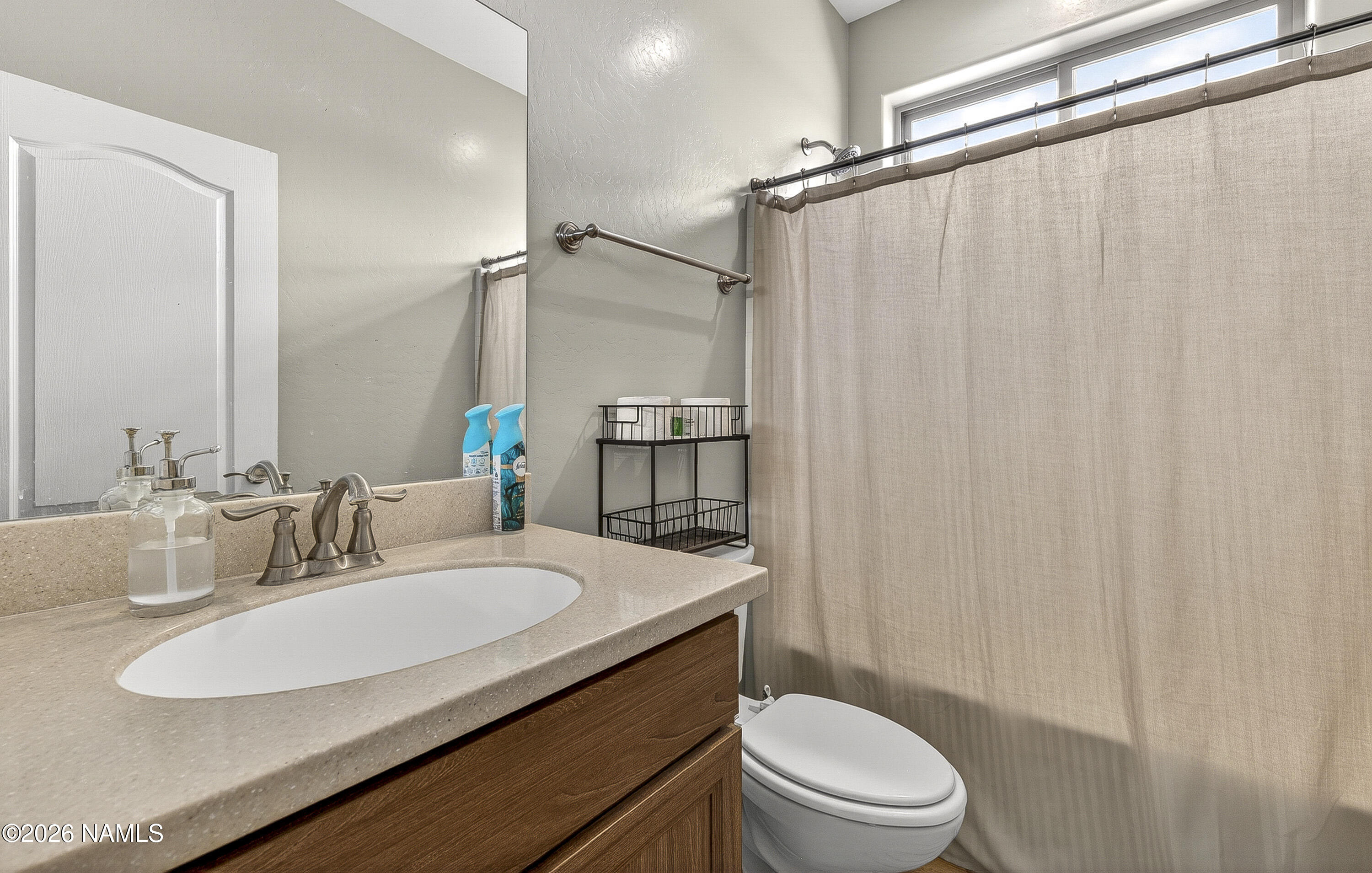 10226 Lundin Road Flagstaff, AZ 86004 - Photo 11 of 24 Guest bathroom