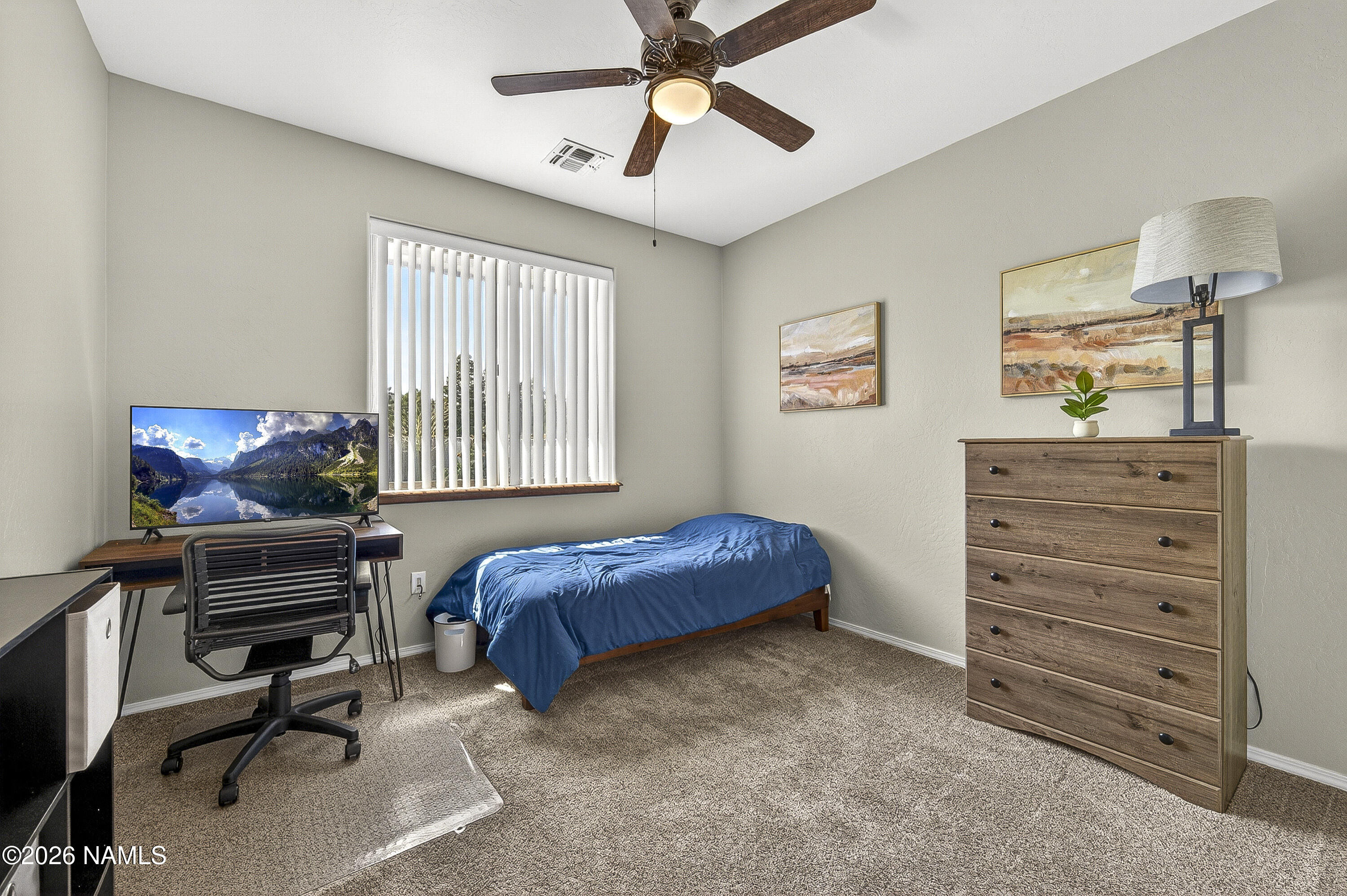 10226 Lundin Road Flagstaff, AZ 86004 - Photo 14 of 24 Guest bedroom