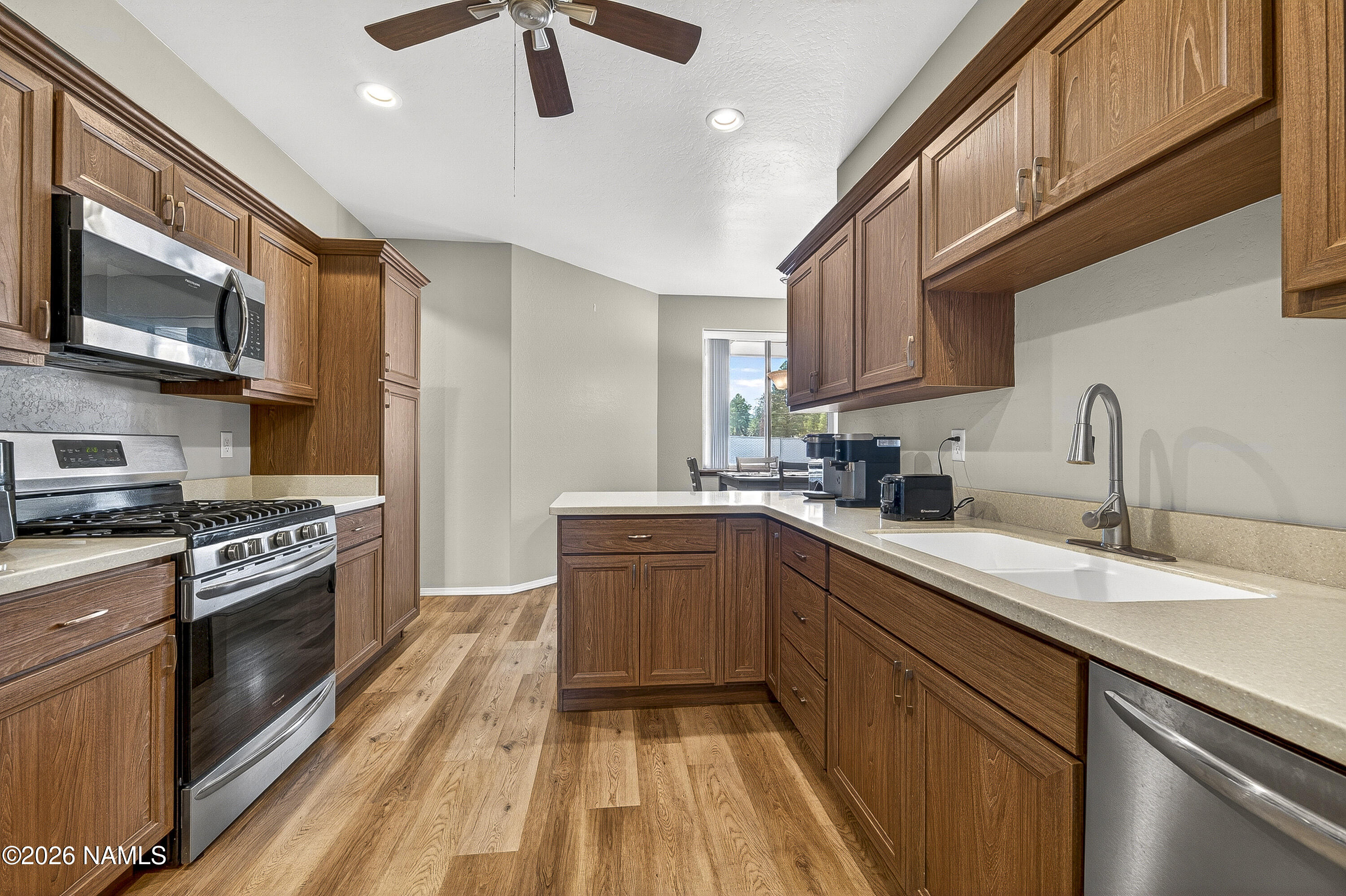 10226 Lundin Road Flagstaff, AZ 86004 - Photo 3 of 24 Kitchen