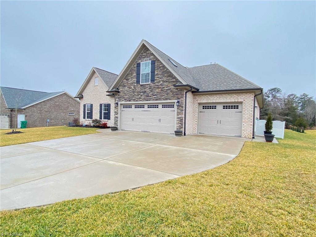 2831 Fallin Court High Point, NC 27262 - Photo 3 of 50 Gallery Image 3