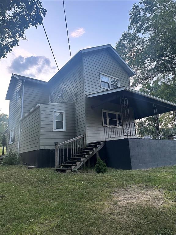 611 Mercer Road Beaver Falls, PA 15010 - Photo 4 of 32 a front view of a house with garden