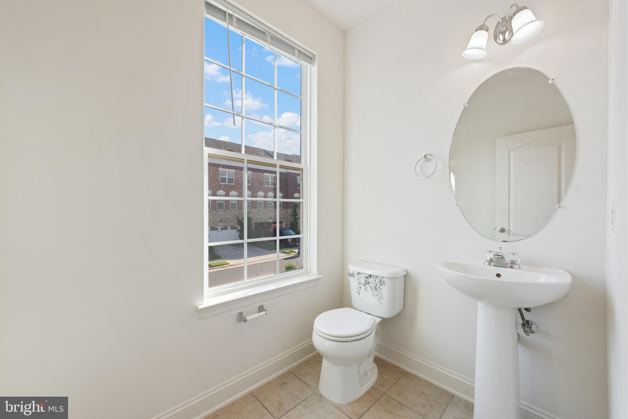 42247 Castle Ridge Square Brambleton, VA 20148 - Photo 18 of 34 Powder room