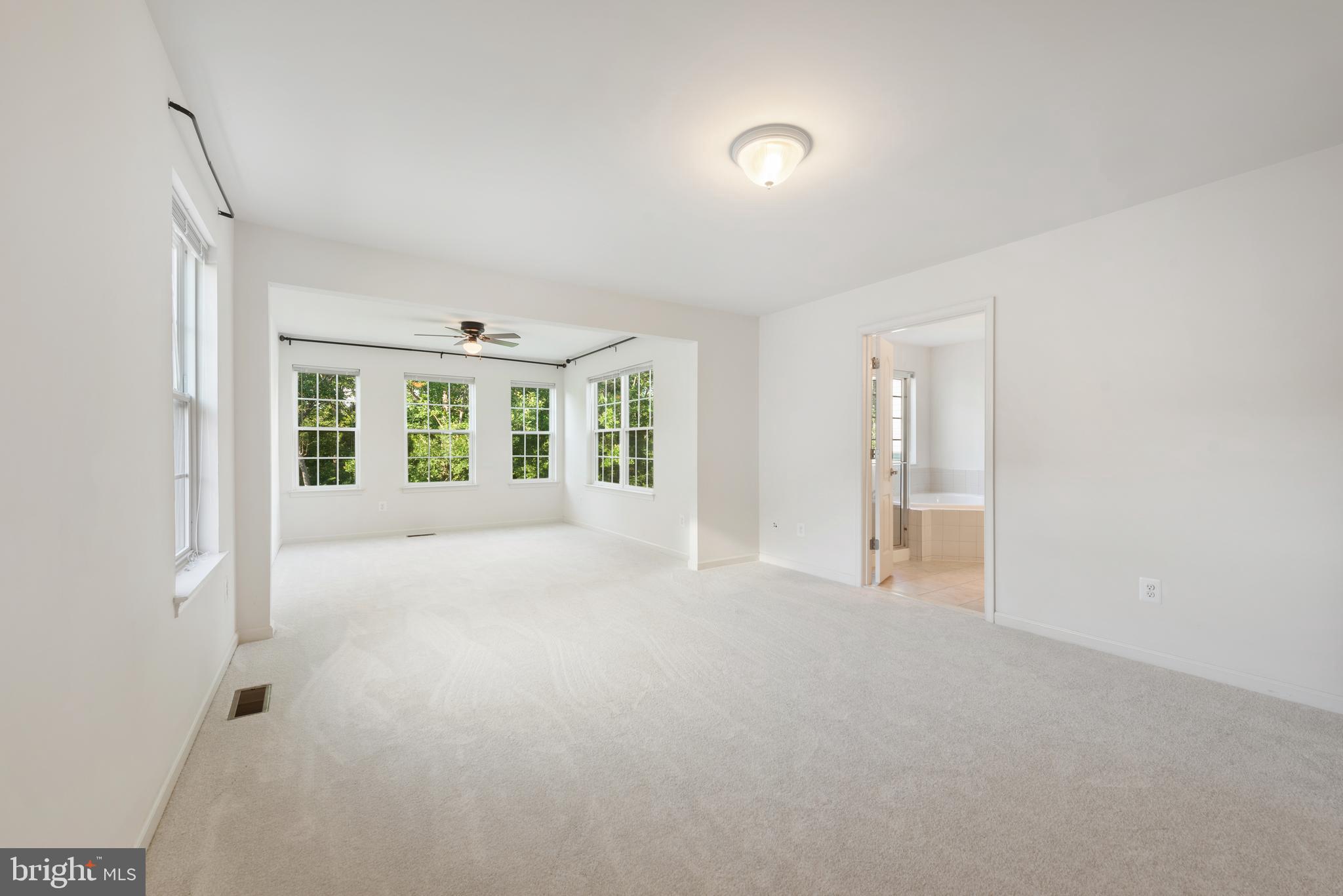42247 Castle Ridge Square Brambleton, VA 20148 - Photo 19 of 34 sitting area in master bedroom