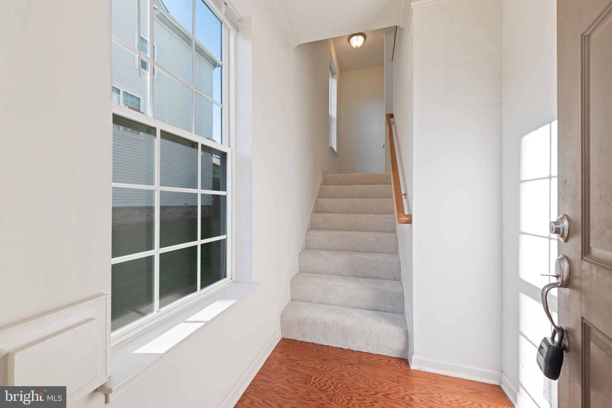 42247 Castle Ridge Square Brambleton, VA 20148 - Photo 4 of 34 Foyer