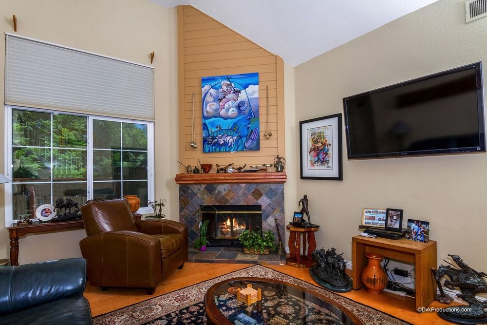 2697 Coventry Road Carlsbad, CA 92010 - Photo 3 of 8 Gallery Image 3
