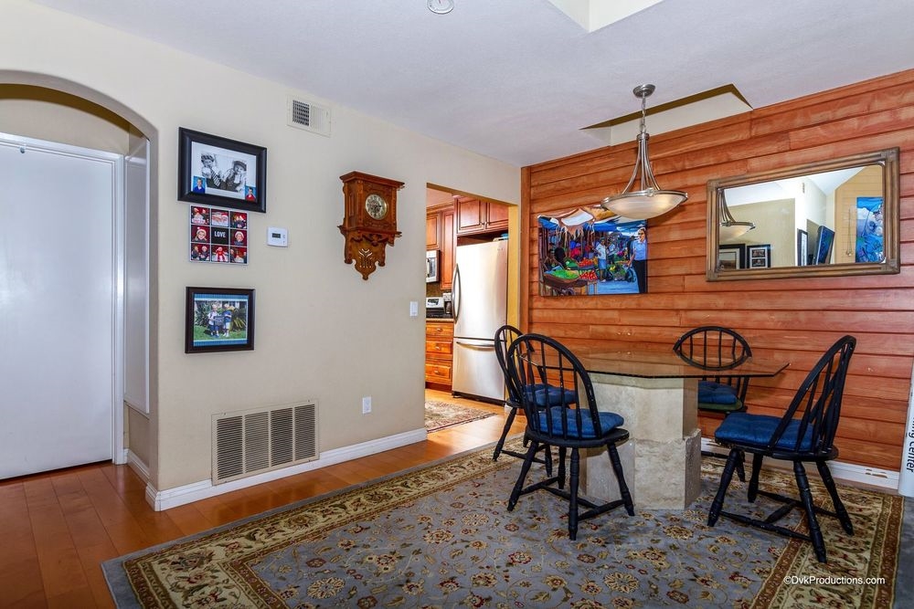 2697 Coventry Road Carlsbad, CA 92010 - Photo 5 of 8 Gallery Image 5