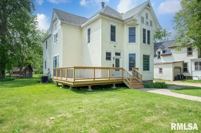 $325,000 | 307 North Logan Street, Deer Creek, IL 61733