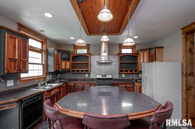 $325,000 | 307 North Logan Street, Deer Creek, IL 61733