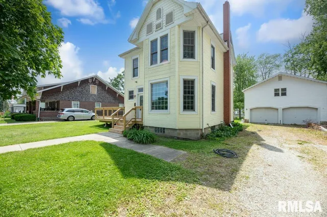 $325,000 | 307 North Logan Street, Deer Creek, IL 61733