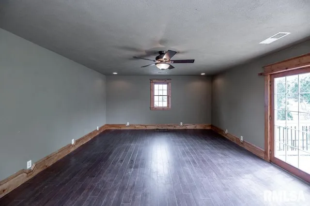 $325,000 | 307 North Logan Street, Deer Creek, IL 61733