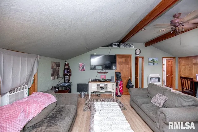 $325,000 | 307 North Logan Street, Deer Creek, IL 61733