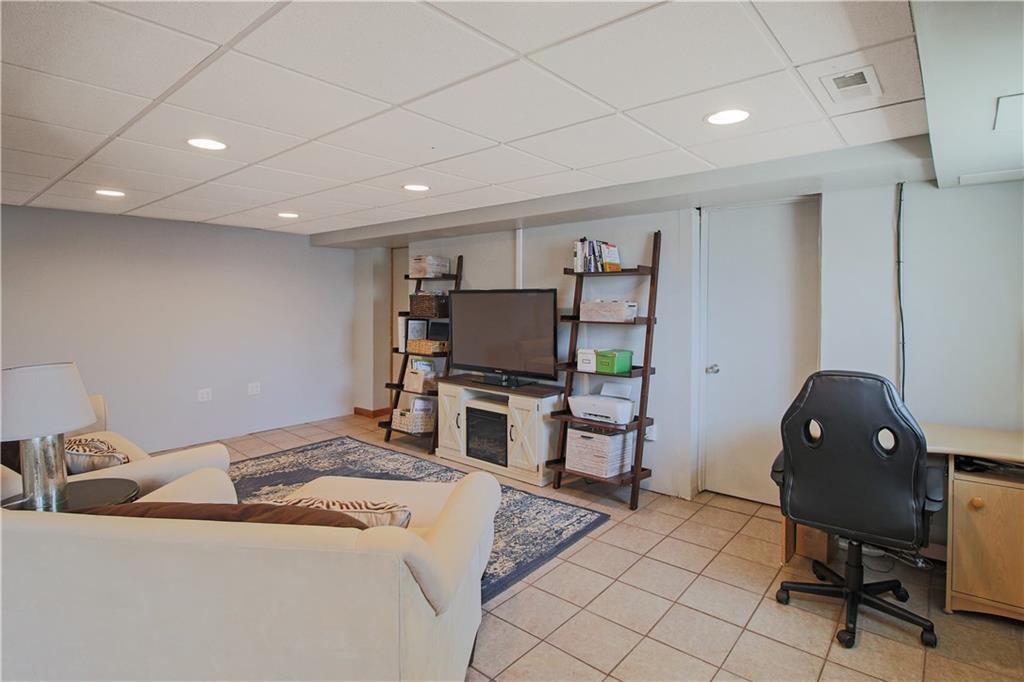 1024 Old Gate Road Pittsburgh, PA 15235 - Photo 19 of 25 Gallery Image 19