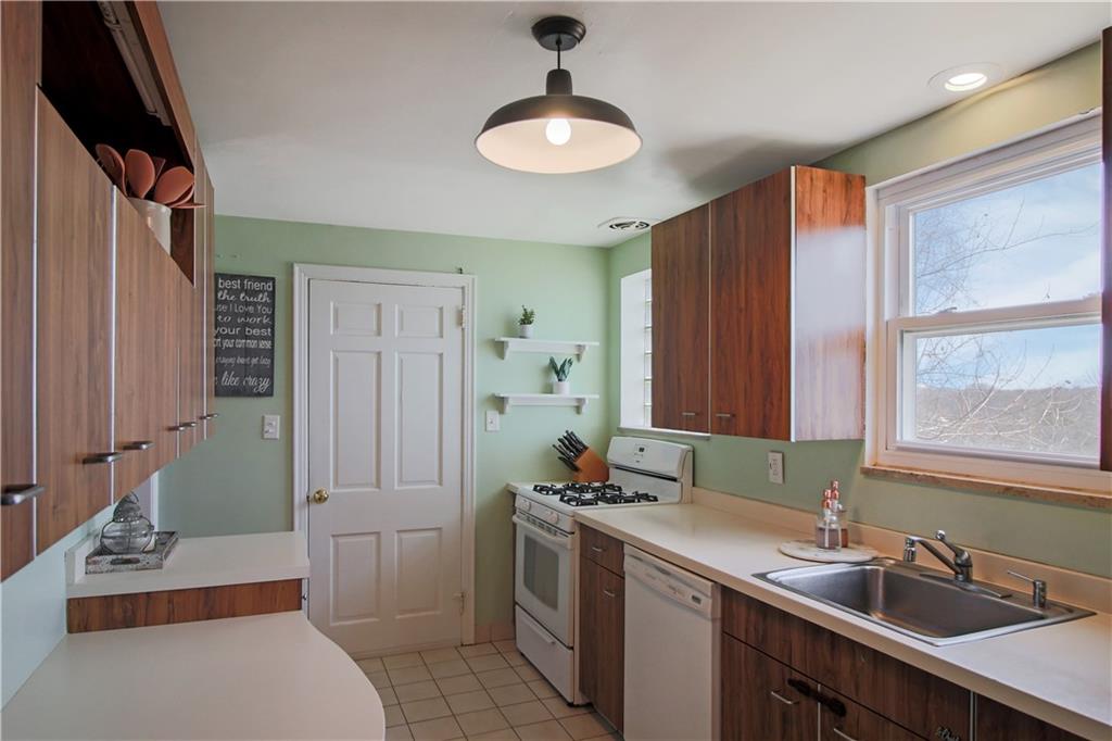 1024 Old Gate Road Pittsburgh, PA 15235 - Photo 8 of 25 Gallery Image 8