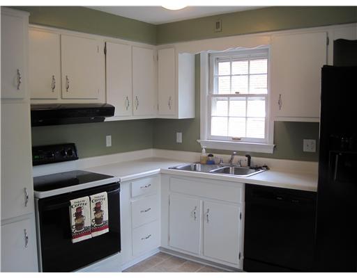237 Arden Road Mt. Lebanon, PA 15216 - Photo 5 of 17 Kitchen.