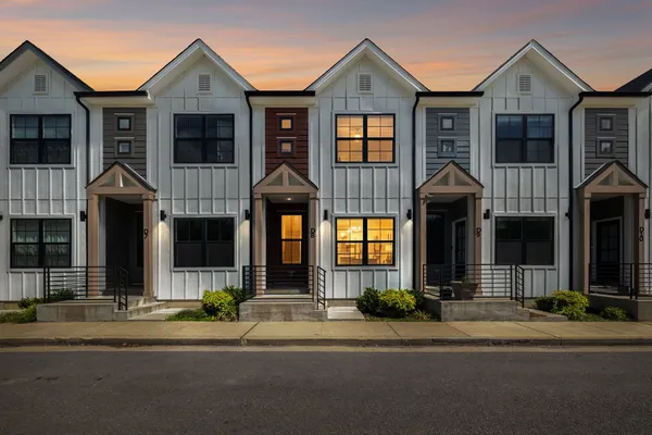 $284,900 | 41 High Street West, Unit D8, Clarksville, TN 37040