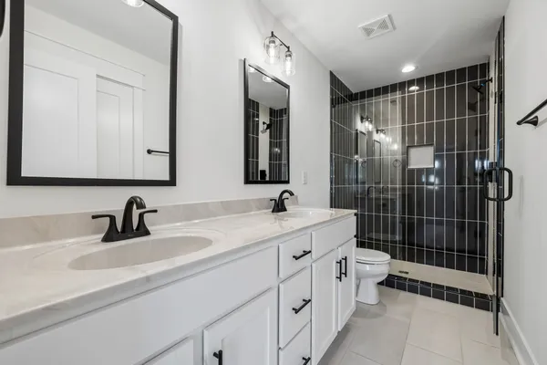 $284,900 | 41 High Street West, Unit D8, Clarksville, TN 37040