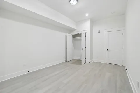 a picture of a room with a floor plan