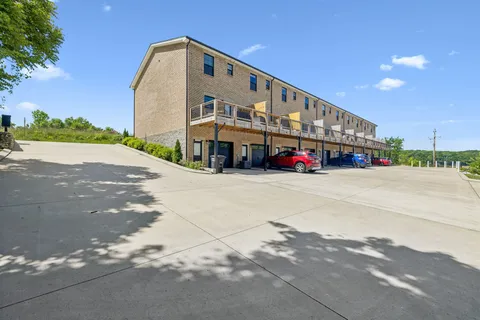$284,900 | 41 High Street West, Unit D8, Clarksville, TN 37040